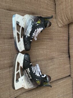 Predám korčule bauer vapor hyperlite 2 - 4