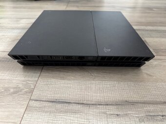 Predám Playstation 4 1000GB + Controller - 4