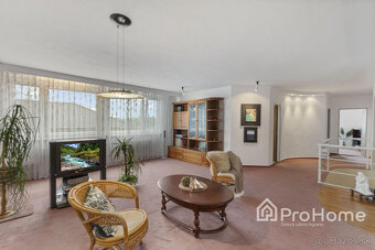 Priestranný a vzdušný rodinný dom vo Veľkej Pake - 4