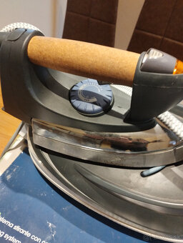 Pedaj profi žehličku DeLonghi 340 s kompresorovovu základňou - 4