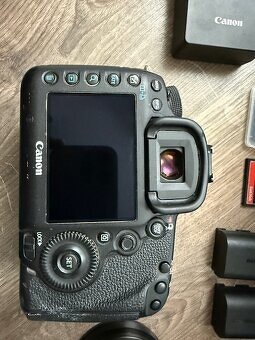 Canon EOS 5D MarkIII - Objektiv Canon EF 24-70mm 1:2.8 - 4