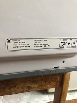 Predám jednoduchu funkčnú Mikrovlnku Zanussi za 20e - 4