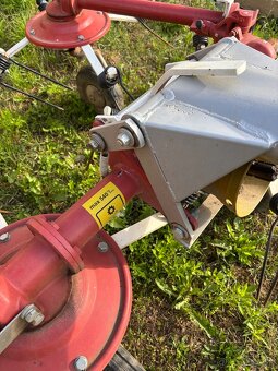 Rozhrabovač na seno KUHN GF440M - 4