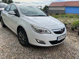 Predám Opel astra j 1,4 2012 - 4