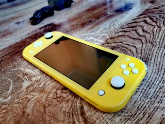 Nintendo Switch Lite - 4