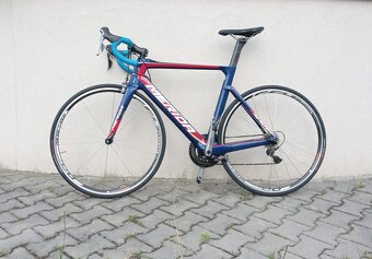 Predám aerokarbonový cestný bicykel MERIDA REACTO - 4