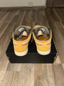 Air Jordan 1 Low SE “Light Curry” - 4