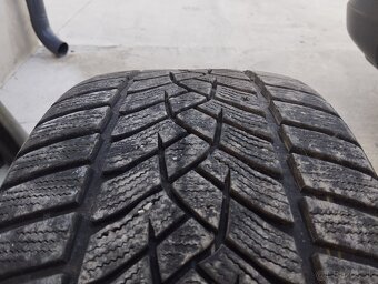 Predám zimné pneu Goodyear 245/40 r18 97v - 4