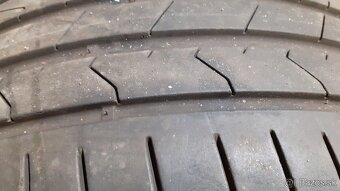 Predám 1ks slušná letná 245/40r18-97Y Hankook - 4