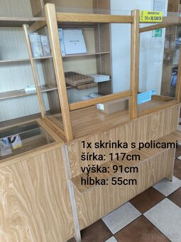 Skrine a vitríny zo zrušenej predajne – všetko len za 500 € - 4