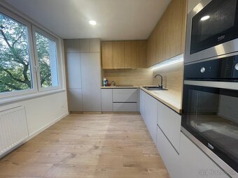 Ponúkame Vám na predaj 3 IZBOVÝ BYT PO KOMPLETNEJ REKONŠTRUK - 4