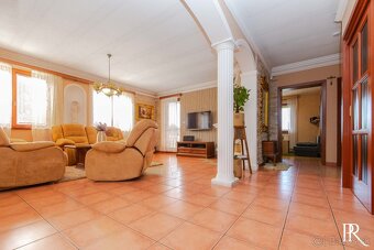 JEDINEČNÝ 5 IZBOVÝ RODINNÝ DOM S BAZÉNOM A KRÁSNOU ZÁHRADOU - 4