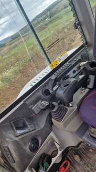 Minibager Takeuchi TB240 s POWERTILTOM - 4
