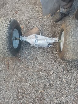 Motor a prevodovka z traktorovej kosačky - 4