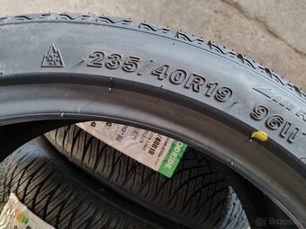 Celoročné 235/40R19 - 4