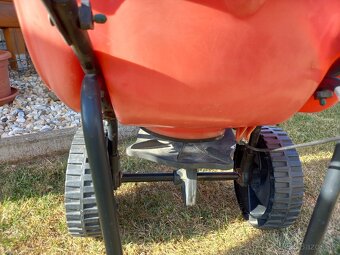 Predám vozík na rozsev hnojiva - 4