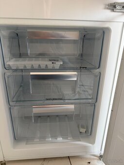 Vstavana chladnicka a mraznickou Electrolux - 4