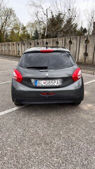 Peugeot 208 - 4
