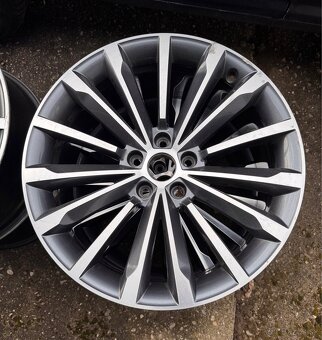 Predám Hliníkové disky TRINITY Škoda 5x112 r19 - 4