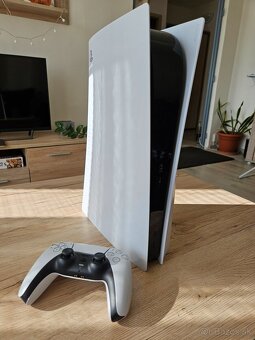 Predám konzolu PS5 s mechanikou - 4