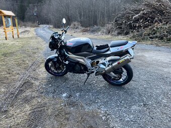 Aprilia Tuono 1000 - 4