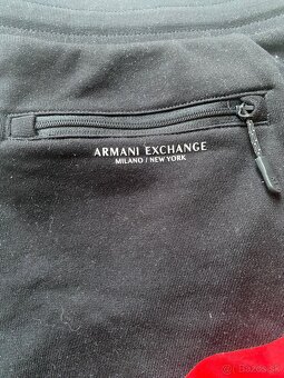 Armani teplaky, Karl Lagerfeld tričko, ponožky Hugo Boss - 4