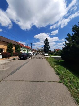 Rodinný dom s veľkorysým pozemkom a hosťovským domom – Vysok - 4