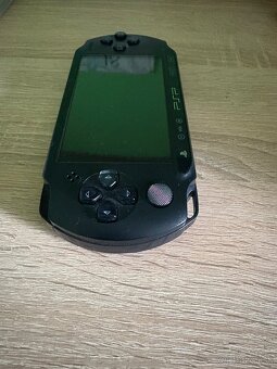 Predám SONY PSP - 4