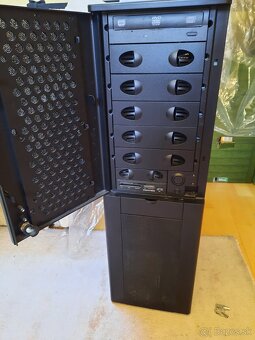 Server a 2x PC s príslušenstvom - 4