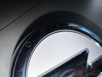 Emblém piatých dverí s logom Opel / Systém otvárania kufru - 4