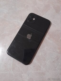 iPhone 11 / 64GB Black - 4