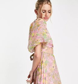 Kvetované spoločenské midi šaty - 4