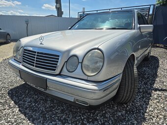 Mercedes-Benz E trieda Sedan - 4