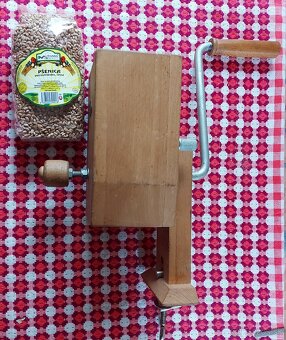 Predám drevený mlynček na obilie - 4