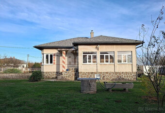 Rodinný dom s veľkou záhradou v obci Bajany - 4