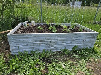 Betónový záhon - 4