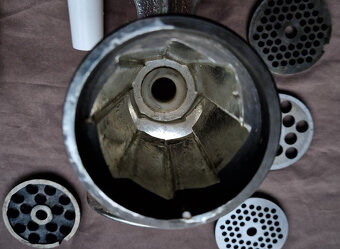 Predám nový mlynček na mäso SFINX - 4