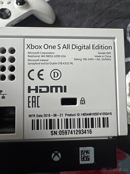 Xbox One S All Digital + 2 ovládače - 4