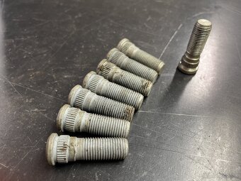 zetor major stifty na predné kolesa - 4