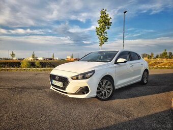 Hyundai i30 fastback 1.6 CRDi Style, Ako nové SR. Serv. Kniž - 4