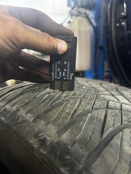245/40 r19 - 4