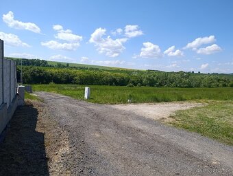 Veľký Lapáš - pozemok 1304 m2 (+157 m2) lokalita novostavieb - 4