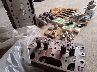 Predám diely na buldozér T130-T170 - 4