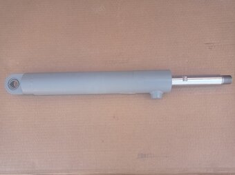 Hydraulický valec na UNC - 4