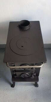 Liatinové kachle Jotul 440 čierný lak - 4