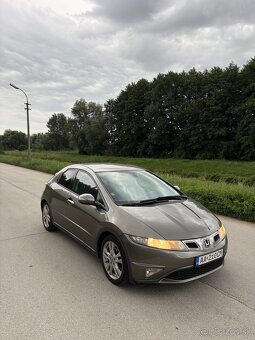 Honda Civic 5DR 1.8 - 4