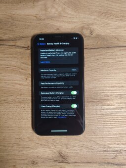 iphone 11 64 GB čierny – batéria 100 %
- 4