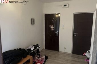 Štýlový trojizbový byt s balkónmi priamo v srdci Lučenca - 4