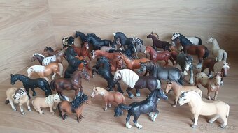 Schleich koně a jezdci /jezdkyně - 4