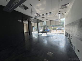 Prenájom prízemného obchodného priestoru 138 m² vo výbornej  - 4